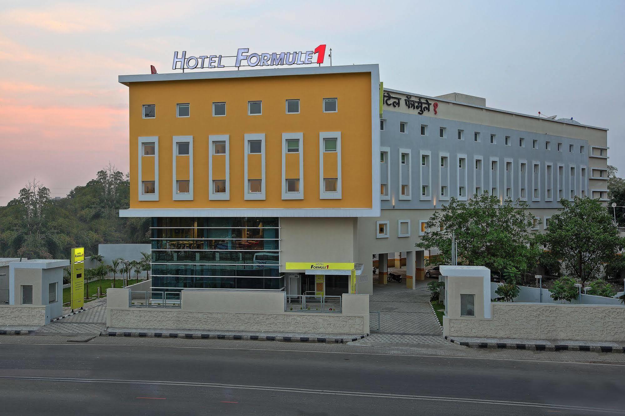 Holiday Inn Express Pune Pimpri By Ihg Exterior photo